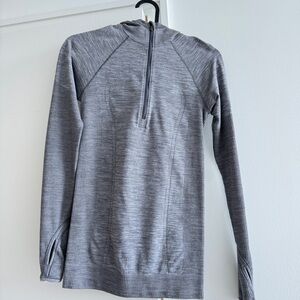 Lululemon top stretchy